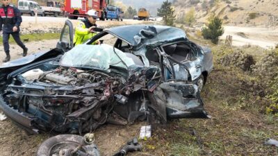 Mehmet Zeybek, Bolu’nun Mudurnu-Taşkesti kara yolunda kamyonla çarpışan otomobilde ağır