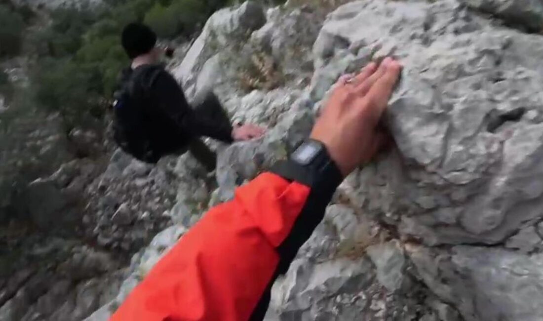 Antalya Konyaaltı ilçesindeki Arapuçtu Dağı’na yürüyüşe çıkan 2 genç, sarp