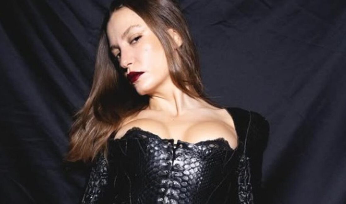 Mavi ve Akbank’tan sonra ünlü oyuncu Serenay Sarıkaya, L’Oréal ile