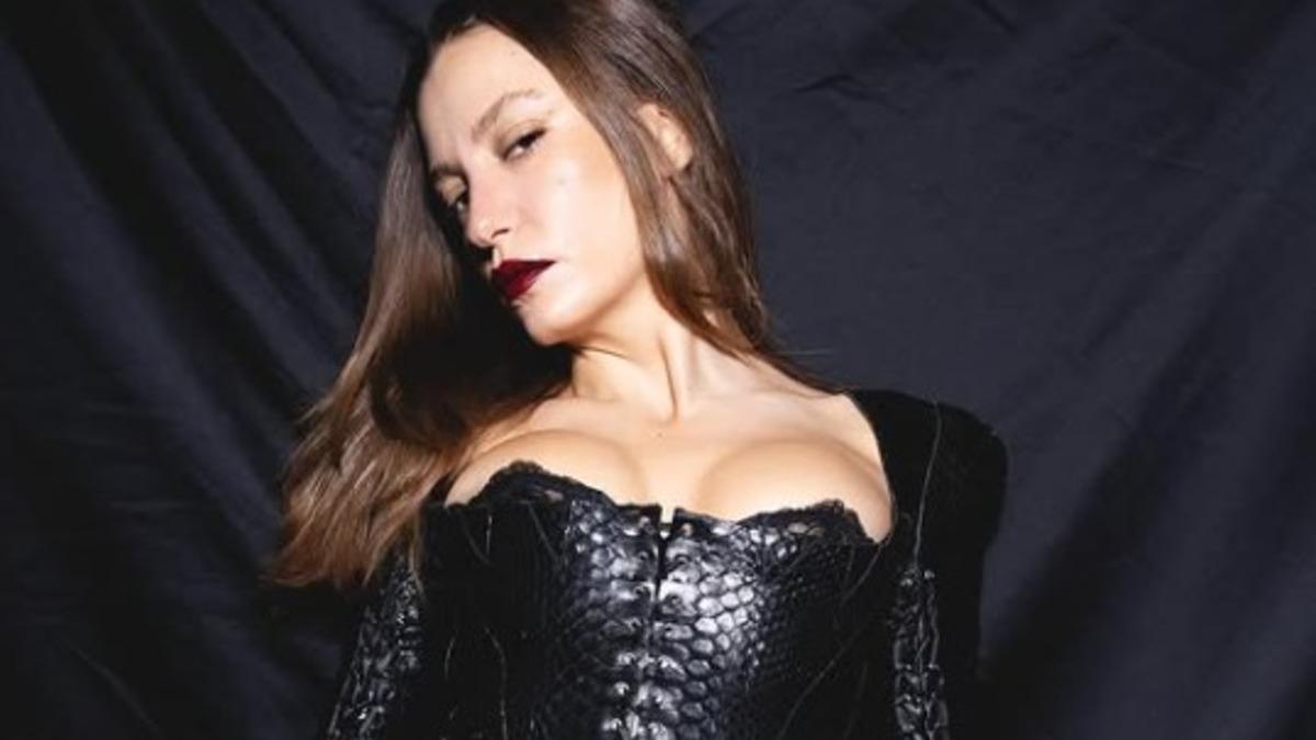 Mavi ve Akbank’tan sonra ünlü oyuncu Serenay Sarıkaya, L’Oréal ile