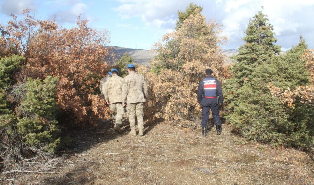 Berk İvacık 97 saattir kayıp: Beyşehir’de umutlu arayış sürüyor Konya’nın Beyşehir ilçesinde 15 yaşındaki Berk İvacık, 26 Kasım sabahı