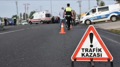 Ankara Gölbaşı–Haymana hattında Karacaören-Çalış yolunda iki otomobil kafa kafaya çarpıştı;