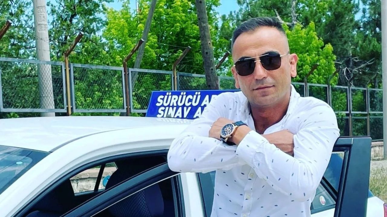 İtfaiye eri Gürak Güngör, Çankırı’da Ayansu Evleri mevkisinde aracının yanında