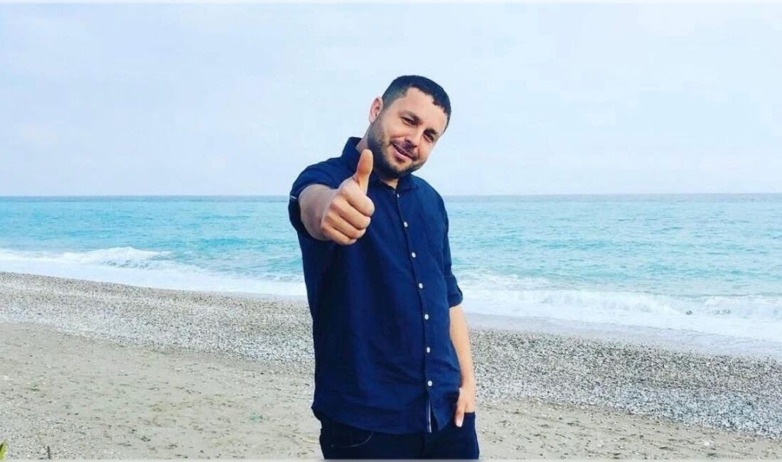 Antalya Kaş Kemer’de, demir ferforje işleriyle uğraşan esnaf Yusuf Dikici