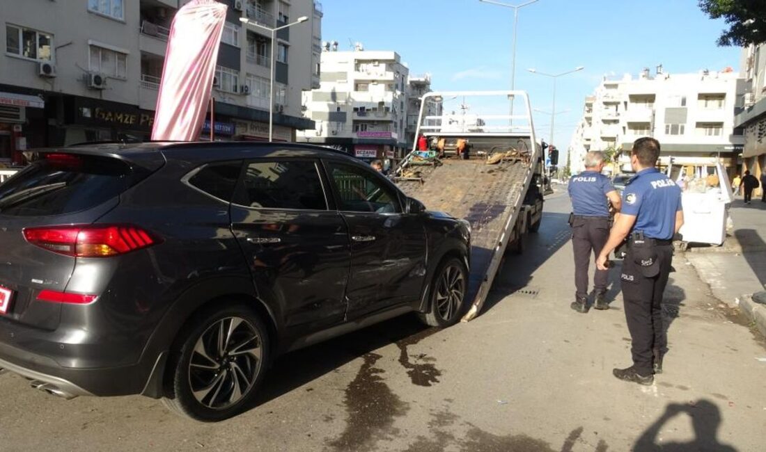 Antalya'da Muratpaşa Kaymakamı İhsan Kara'nın içinde olduğu makam aracına hafif