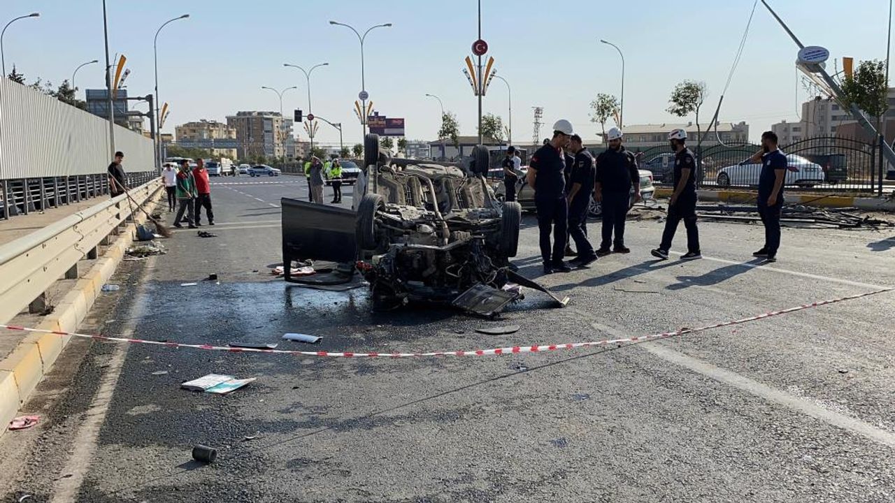 Şanlıurfa’da üç aracın karıştığı kazada iki genç; Emin Güneş (17)