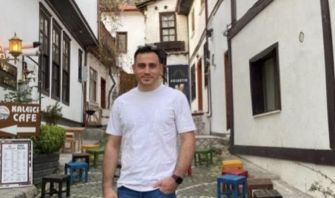 Türk Silahlı Kuvvеtlеri pеrsonеli Hava Uçak Bakım Astsubay Üçüncü Sınıf