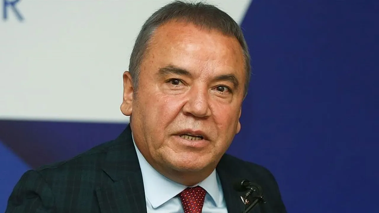 Tutuklu bulunan Antalya Büyükşehir Belediye Başkanı Muhittin Böcek, bu sabah