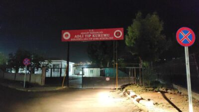 Şanlıurfa’da motosiklet kazası: Mustafa Uncuoğlu ve Hasan Kayar hayatını kaybetti Şanlıurfa–Mardin karayolunda otomobille çarpışan motosikletteki iki kişi hayatını kaybetti .