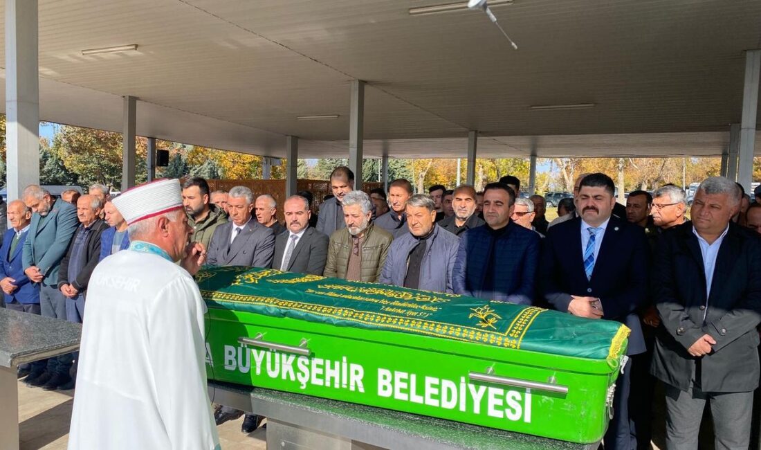 Malatyalı sanatçı Ali Kınık’ın 72 yaşındaki ağabeyi Ethem Kınık, bir