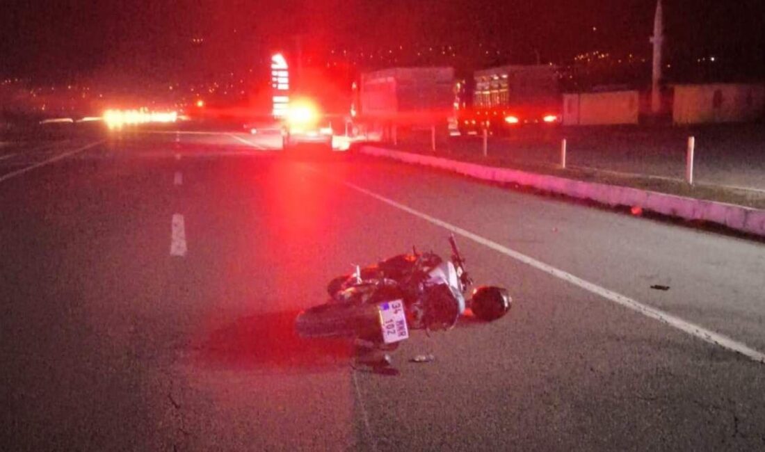Malatya’da motosiklet yayaya çarptı: sürücü hayatını kaybetti Malatya Battalgazi’de yayaya çarpan motosikletin sürücüsü Selçuk Ç. hayatını kaybetti.