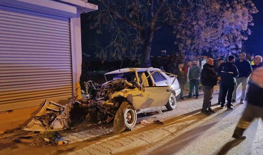 Adana’nın Yüreğir ilçesinde 14 yaşındaki ehliyetsiz sürücünün kullandığı otomobil çöp