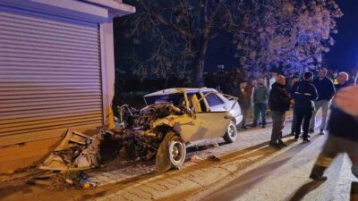 Adana’nın Yüreğir ilçesinde 14 yaşındaki ehliyetsiz sürücünün kullandığı otomobil çöp