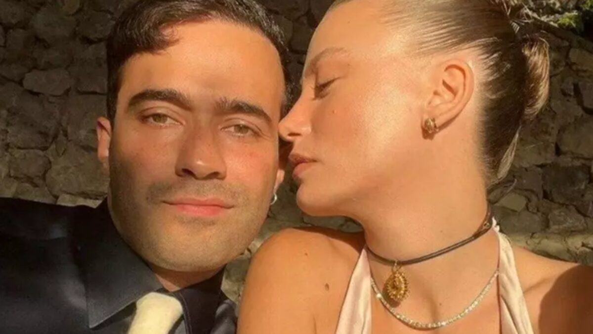 Ünlü oyuncu Serenay Sarıkaya, sevgilisi şarkıcı Mert Demir'in 32. yaş