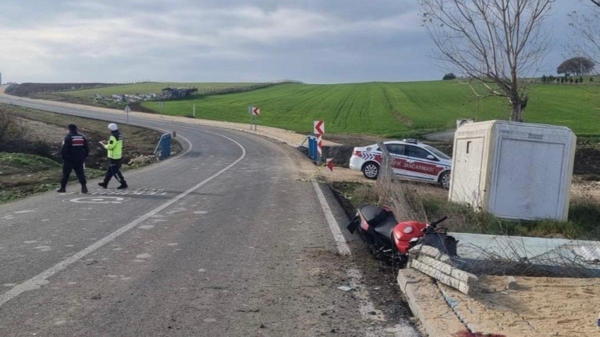 Tekirdağ Süleymanpaşa’da motosiklet tel çite çarptı: 1 ölü, 1 yaralı.