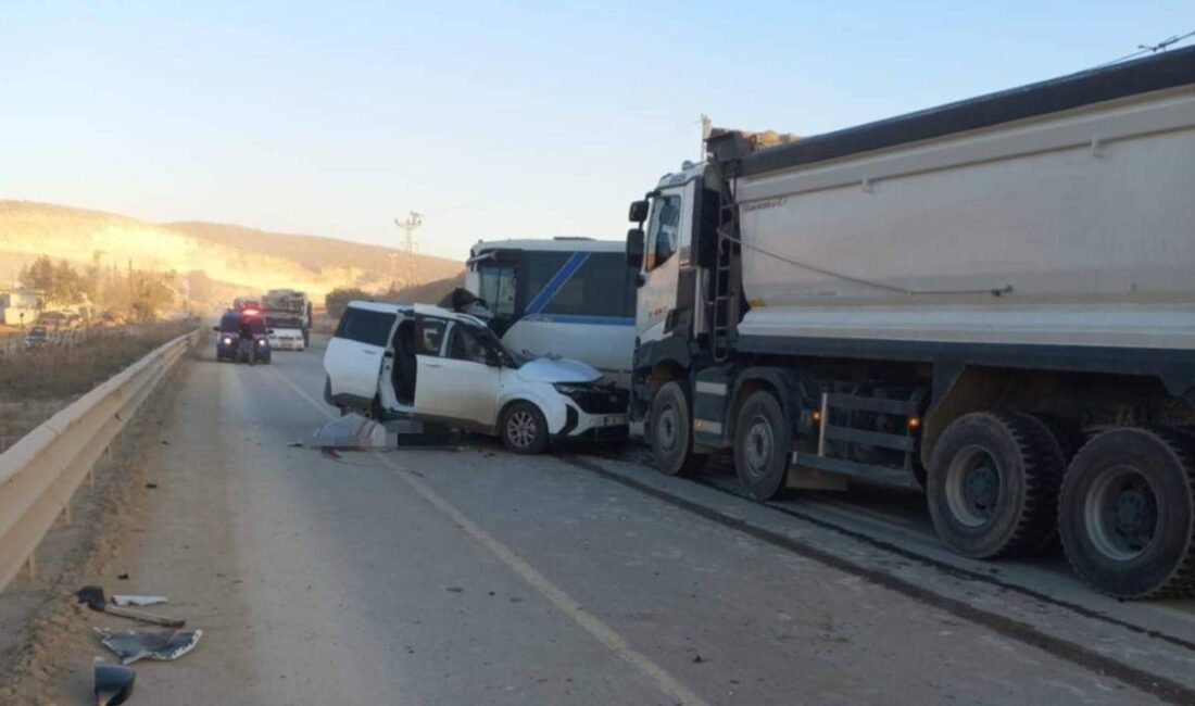 Emrah Güngör trafik kazasında hayatını kaybetti: Tarsus D-750’de midibüsle çarpışma Mersin’in Tarsus ilçesinde D-750 kara yolunda hafif ticari araç ile