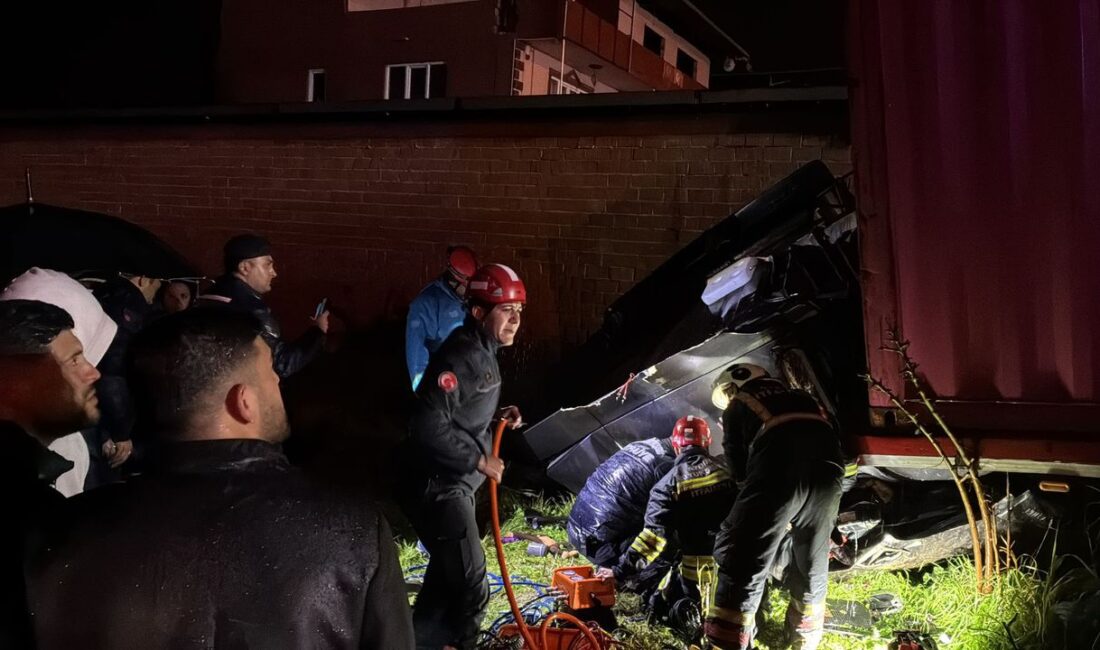 Aydın Efeler’de raylara devrilen TIR’ın sürücüsü Yunus Uğurlu (28) hayatını