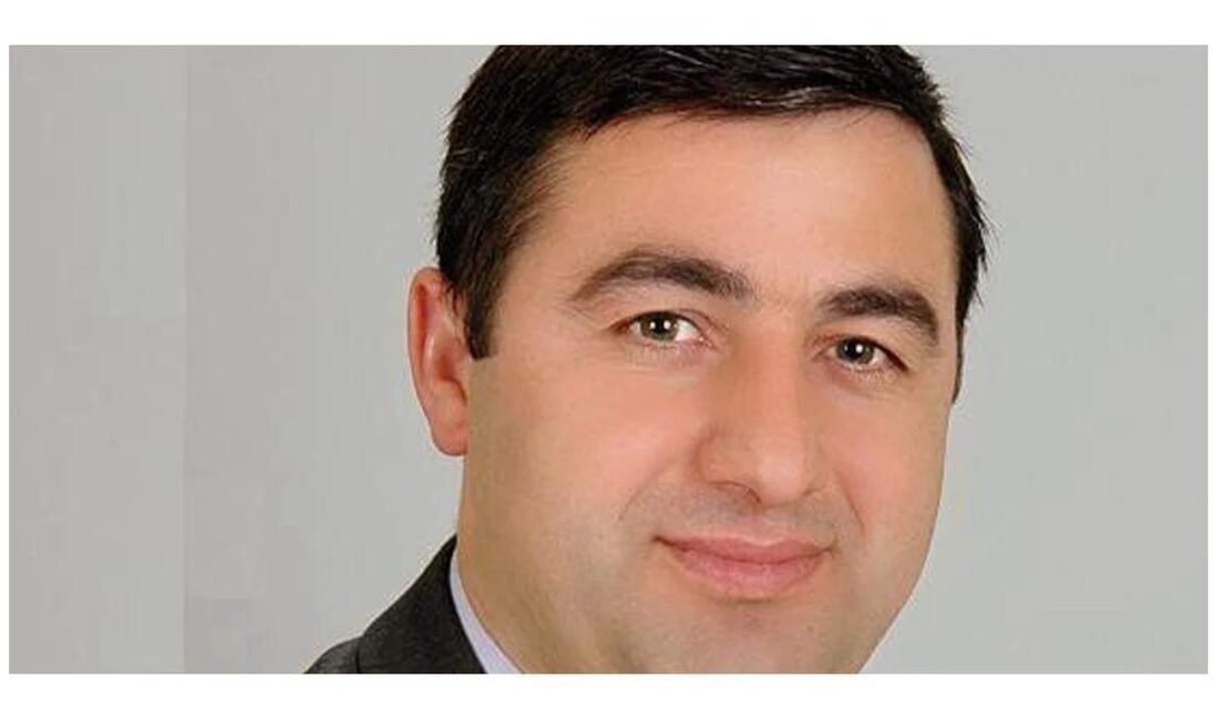 Coşkun Korhan, Kocaeli Pusula Gazetesi’nin sahibi gazeteci, hayatını kaybetti Kocaeli Pusula Gazetesi’nin sahibi Gazeteci Coşkun Korhan, Çayırova’da tedavi gördüğü