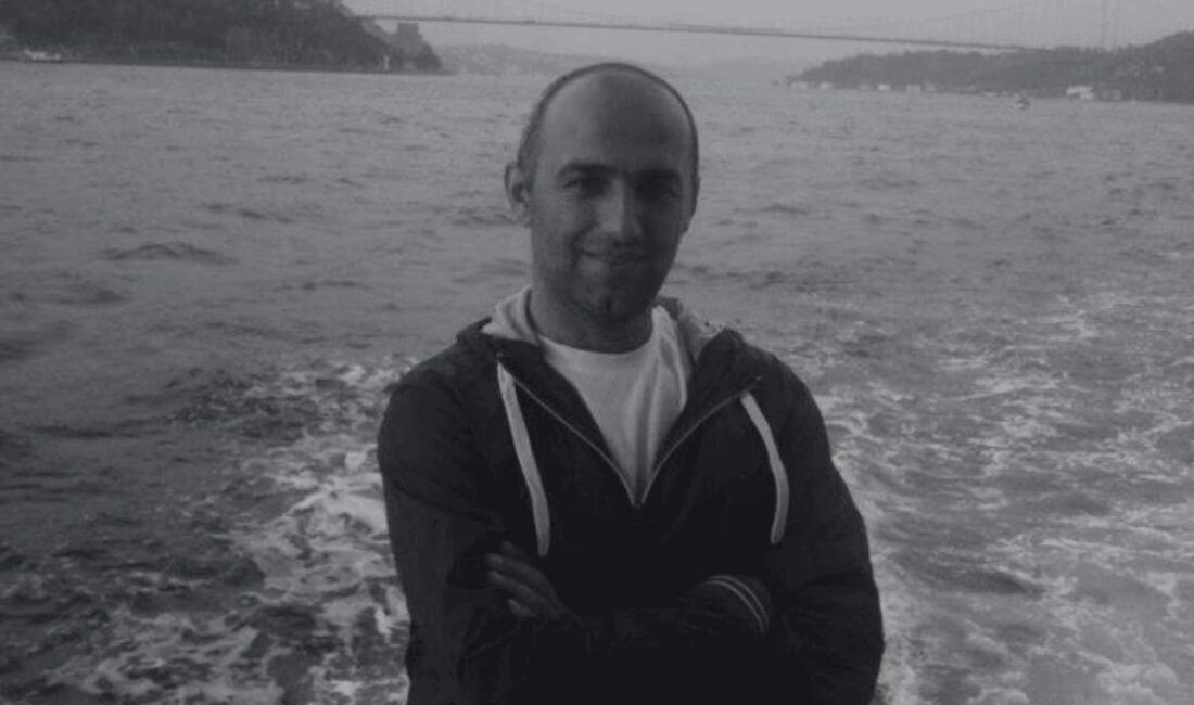 Ahmet Akyürek vefat etti: Eskişehir 30 Ağustos Ortaokulu Eskişehir’de 30 Ağustos Ortaokulu’nun beden eğitimi öğretmeni Ahmet Akyürek hayatını