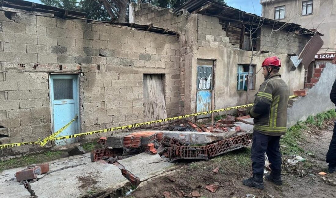 Bursa’nın Kestel ilçesi Vanimehmet Mahallesi’nde etkili olan lodos nedeniyle bir