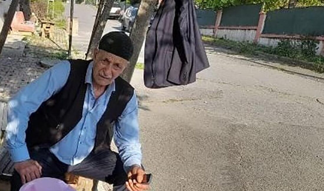 İstanbul Arnavutköy’de Adnan Menderes Camisi avlusunda 60 yaşındaki Reşat Timuçin