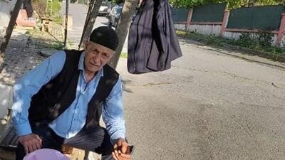 İstanbul Arnavutköy’de Adnan Menderes Camisi avlusunda 60 yaşındaki Reşat Timuçin