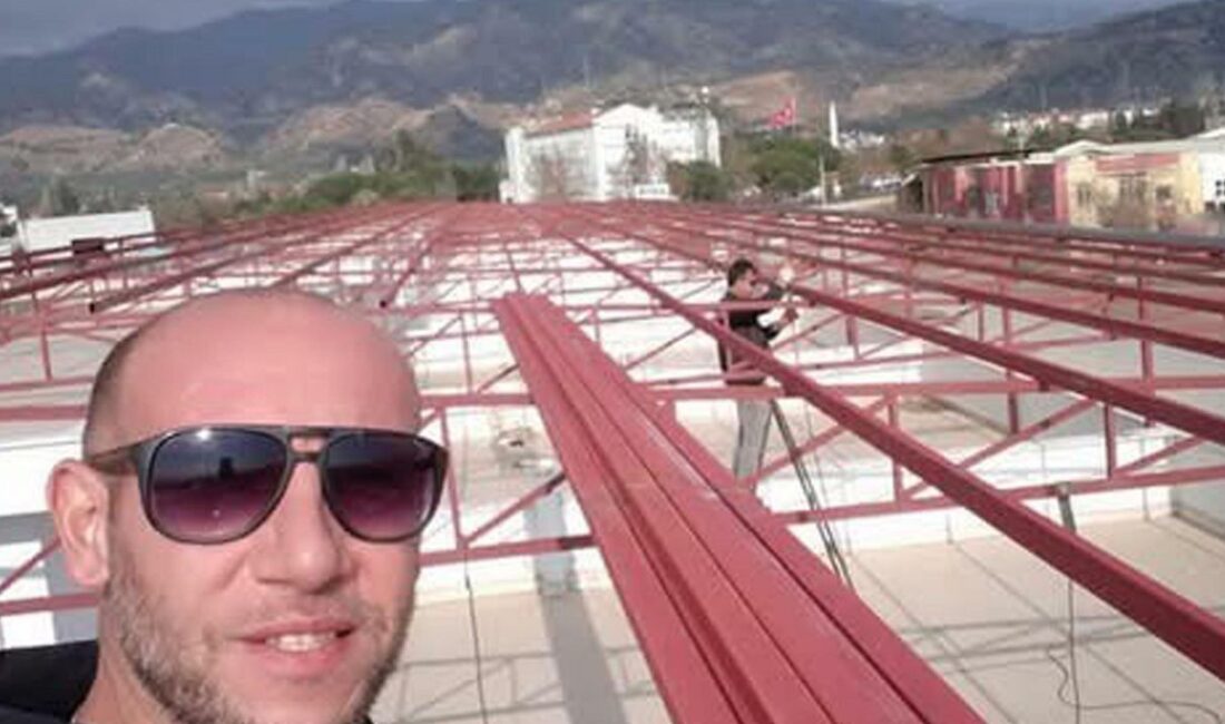 Aydın’ın Efeler ilçesinde mahkeme binasının çatısında çalışırken dengesini kaybedip düşen