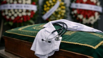 Bursa'da uzun yıllar görev yapan Uzman Doktor Fevzi Cihan vefat