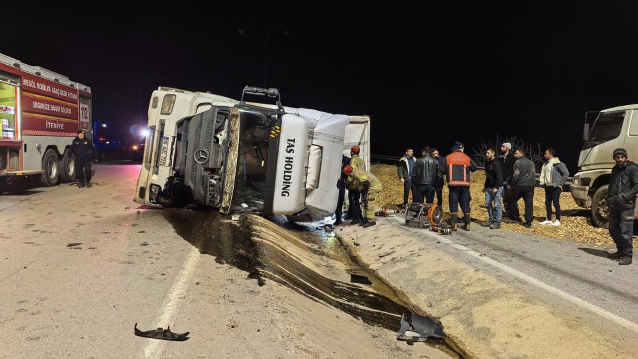 Bursa İnegöl'de 16 AUC 722 plakalı tırın kontrolünü kaybeden 29