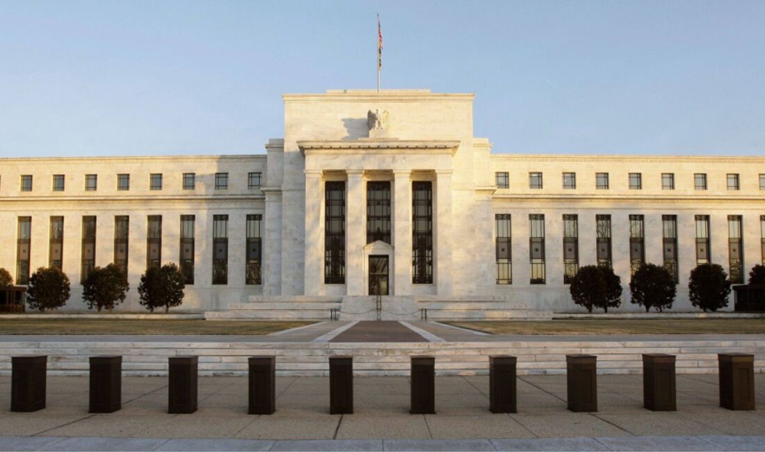 Fed, 2026'nın ilk toplantısında faizi %3,50-3,75 aralığında sabit tuttu. Kurulda