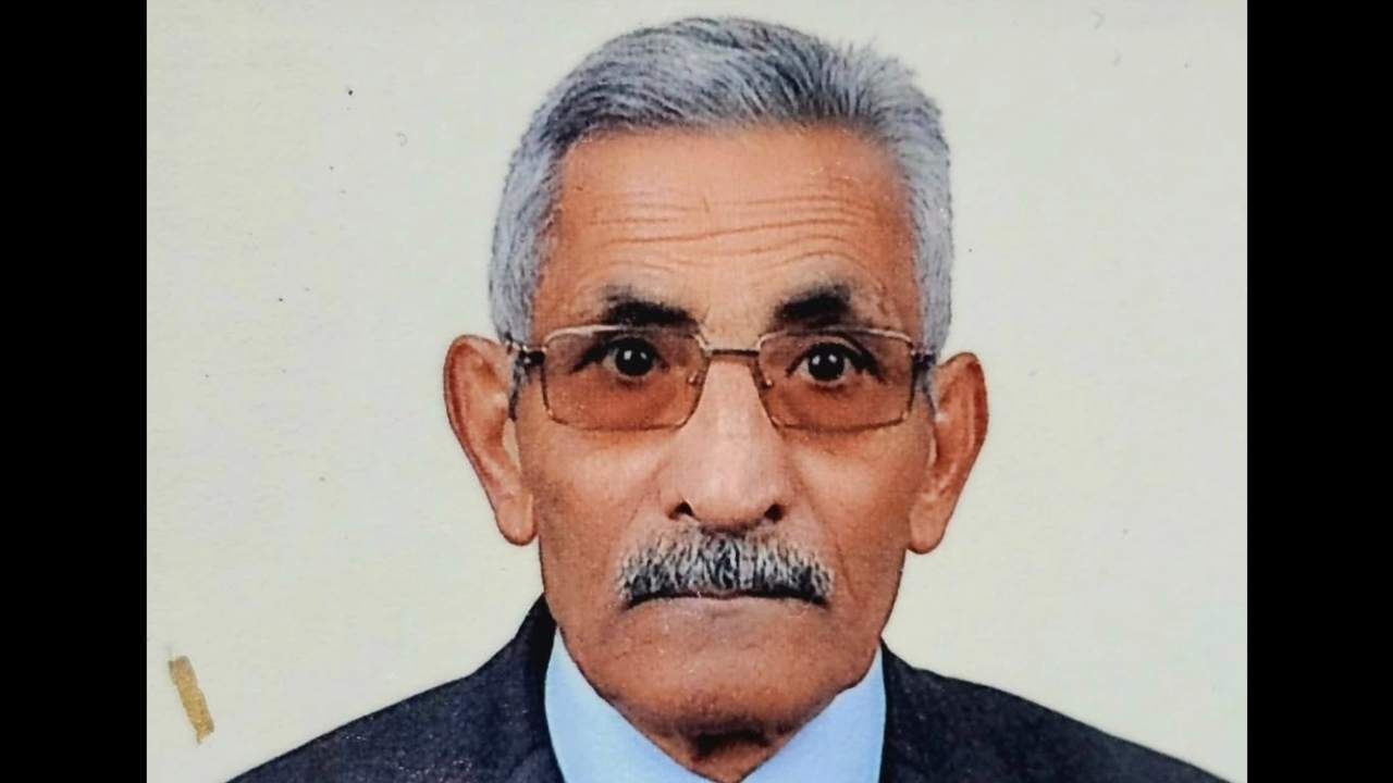 Paraf Kocaeli Gazetesi’nin sahibi gazeteci Şennur Uzan Yıldız’ın babası, eğitimci