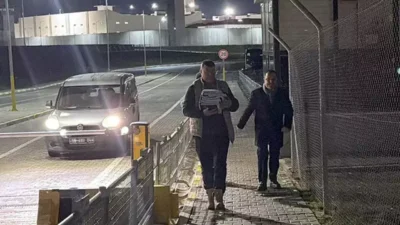Avukat Rezan Epözdemir, yürütülen soruşturma kapsamında çıkarıldığı mahkemece tahliye edilirken,