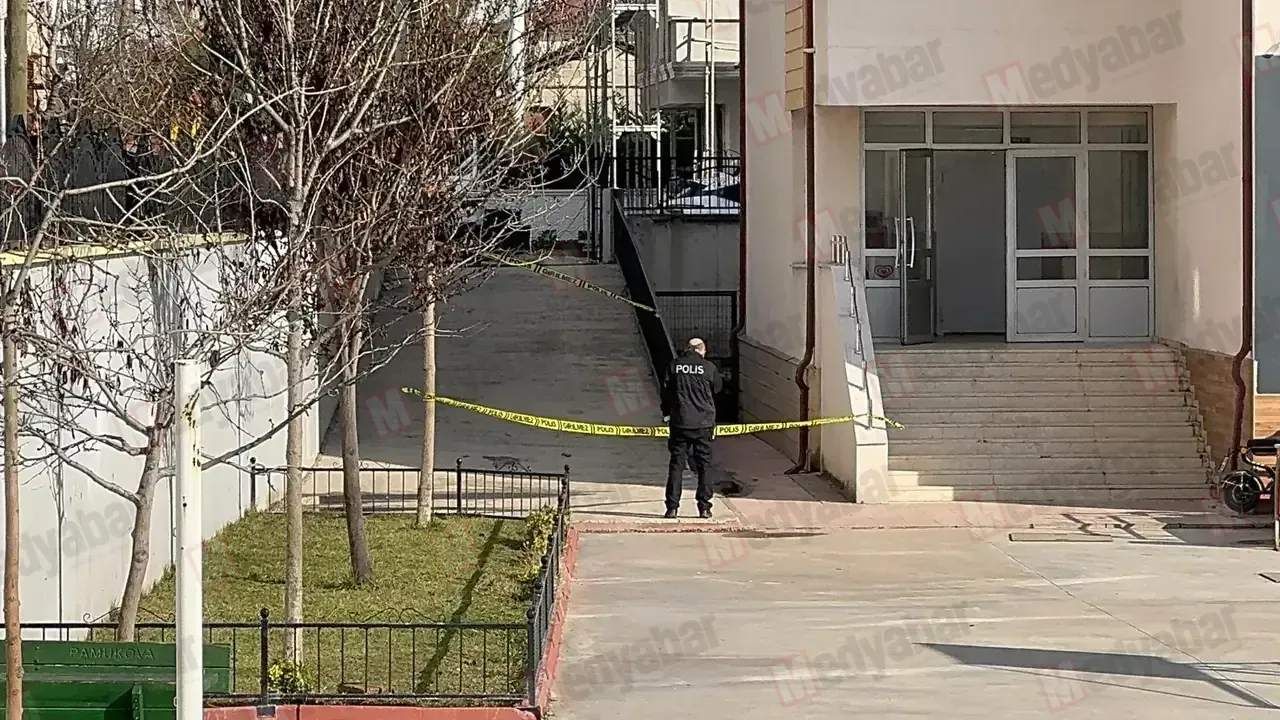 Sakarya'nın Pamukova ilçesinde 3 Şubat günü okulda 4. kattan d*şerek