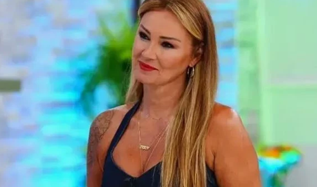 Ünlü oyuncu Pınar Altuğ, cenazelerde başörtüsü takmama tercihini samimi bir