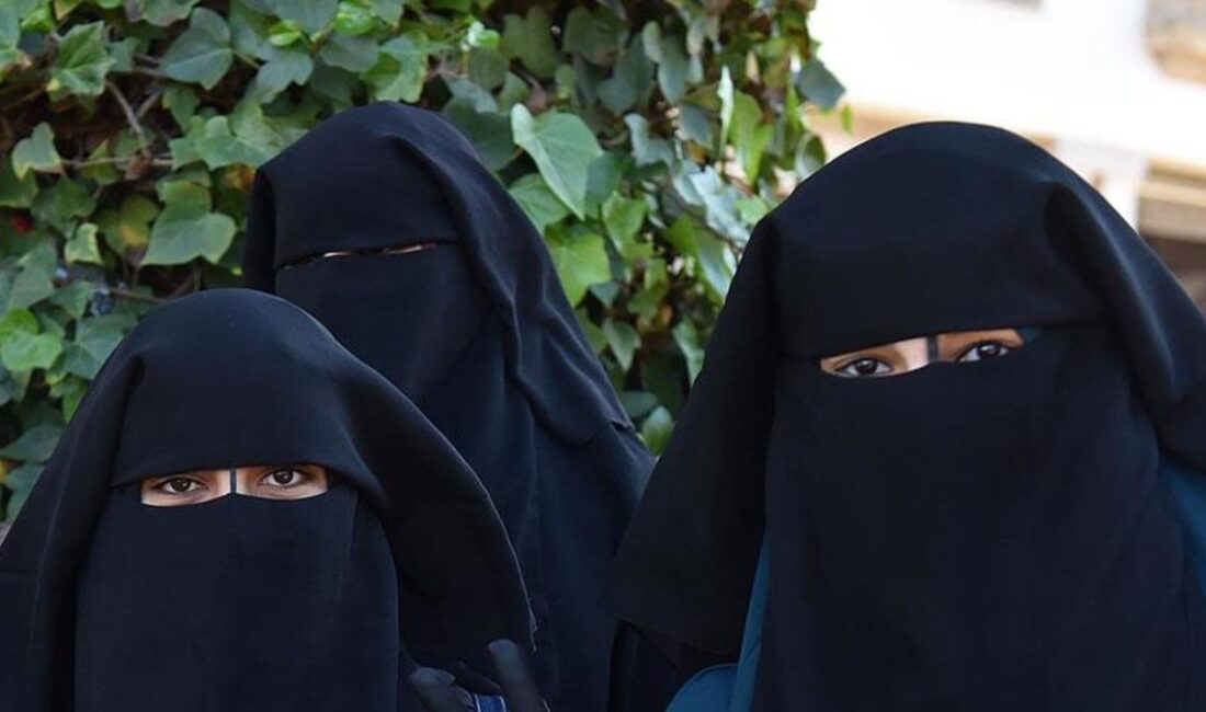 İspanya'da Vox ve PP'nin hamlesiyle bazı belediyelerde burka ve peçe