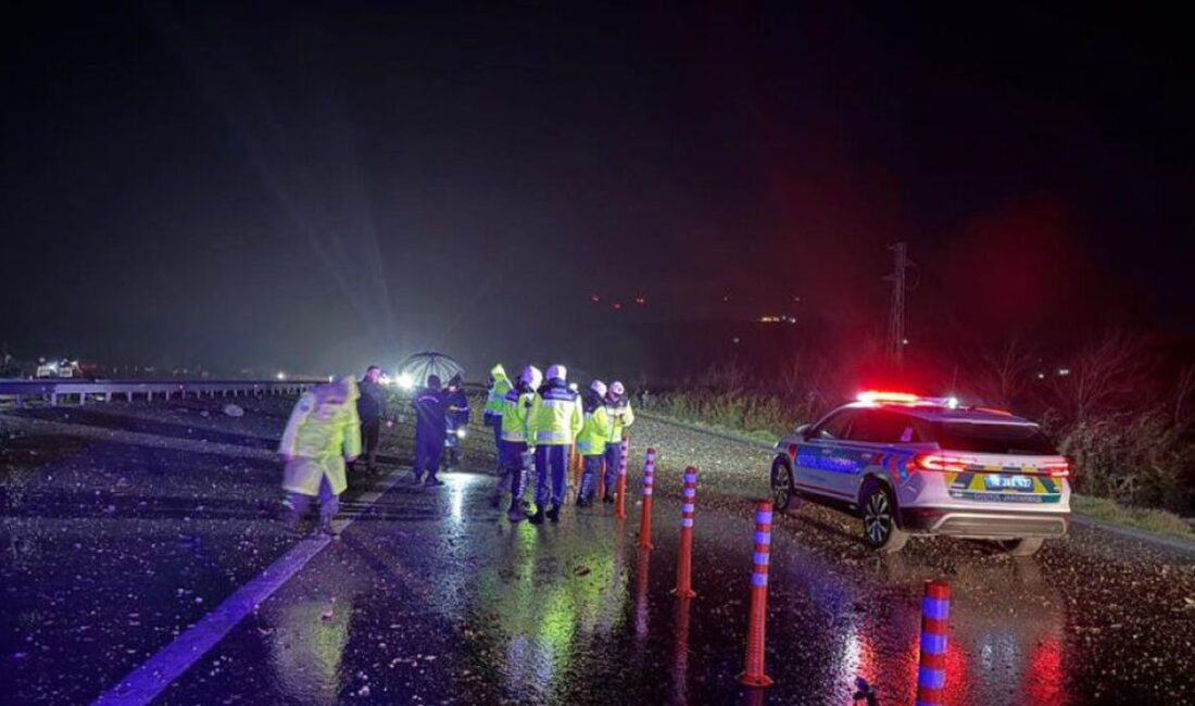 Balıkesir Ana Jet Üssü’nden kalkan F-16 savaş uçağı görev uçuşu
