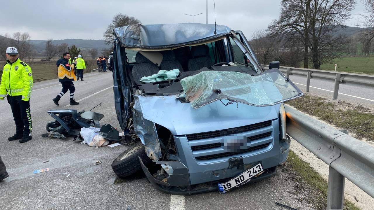Çorum-Samsun karayolu Kaymakçı mevkii üzerinde seyir halindeki 19 ND 243