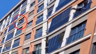 Ünlü şarkıcı Hatice, evinin balkonunda cam silerken tehlikeli anlara imza