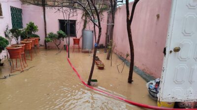 Mardin ve Diyarbakır’da gece saatlerinde etkisini artıran şiddetli sağanak yağış,