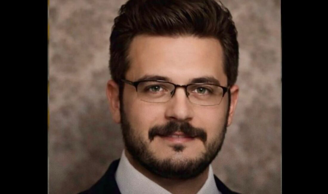 Dr. Cüneyt Ülker’in Ölüm Sebebi Belli Oldu: Enfeksiyon ve Emboli Trabzon Sürmene’de görevli Dr. Cüneyt Ülker hayatını kaybetti. Dr. Cüneyt