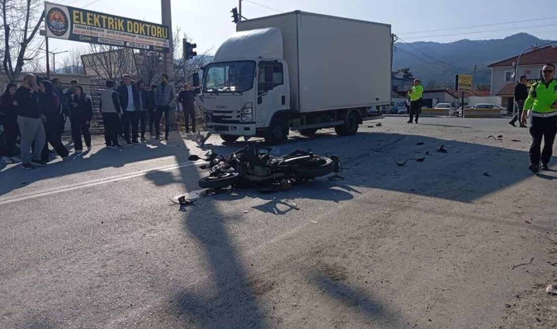 Burdur Gölhisar’da Feci Kaza: Motosiklet Sürücüsü Gonca Gül Kara Hayatını Kaybetti Gölhisar Horzum Mahallesi çevre yolu üzerindeki feci kazada 42