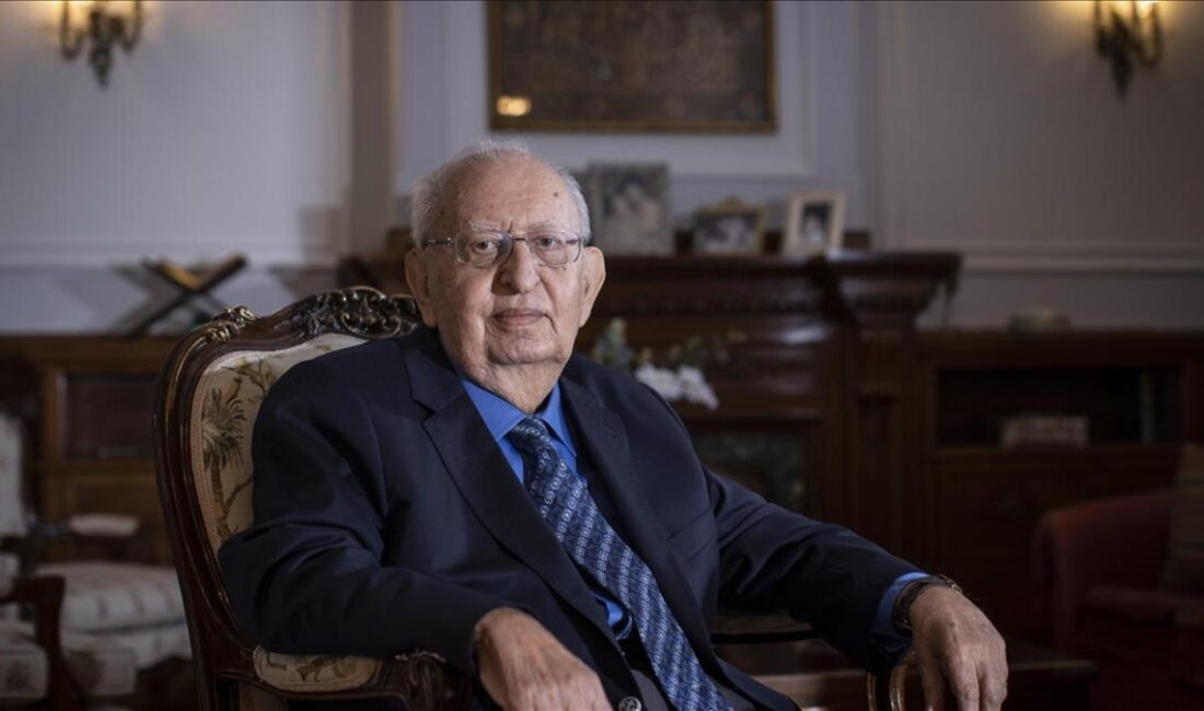 Türk siyasetinin 70 yıllık tanığı, eski TBMM Başkanı Hüsamettin Cindoruk