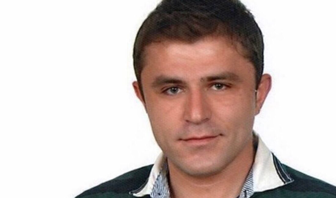 Uşak Üniversitesi Bilgi İşlem Öğretim Görevlisi Mehmet Akyar 5 Gün Sonra Evinde Ölü Bulundu Uşak Üniversitesi öğretim görevlisi Mehmet Akyar evinde ölü bulundu.