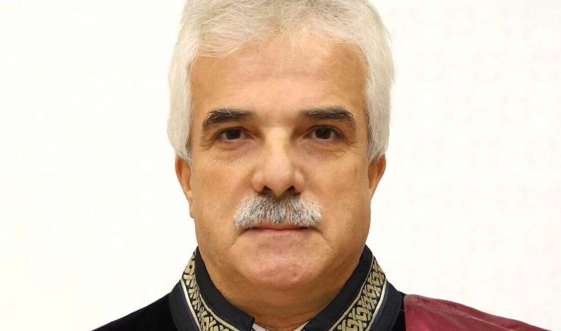 Sanat tarihi alanında duayen olan Doğan Yavaş vefat etti, öğrencilerini