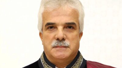 Sanat tarihi alanında duayen olan Doğan Yavaş vefat etti, öğrencilerini