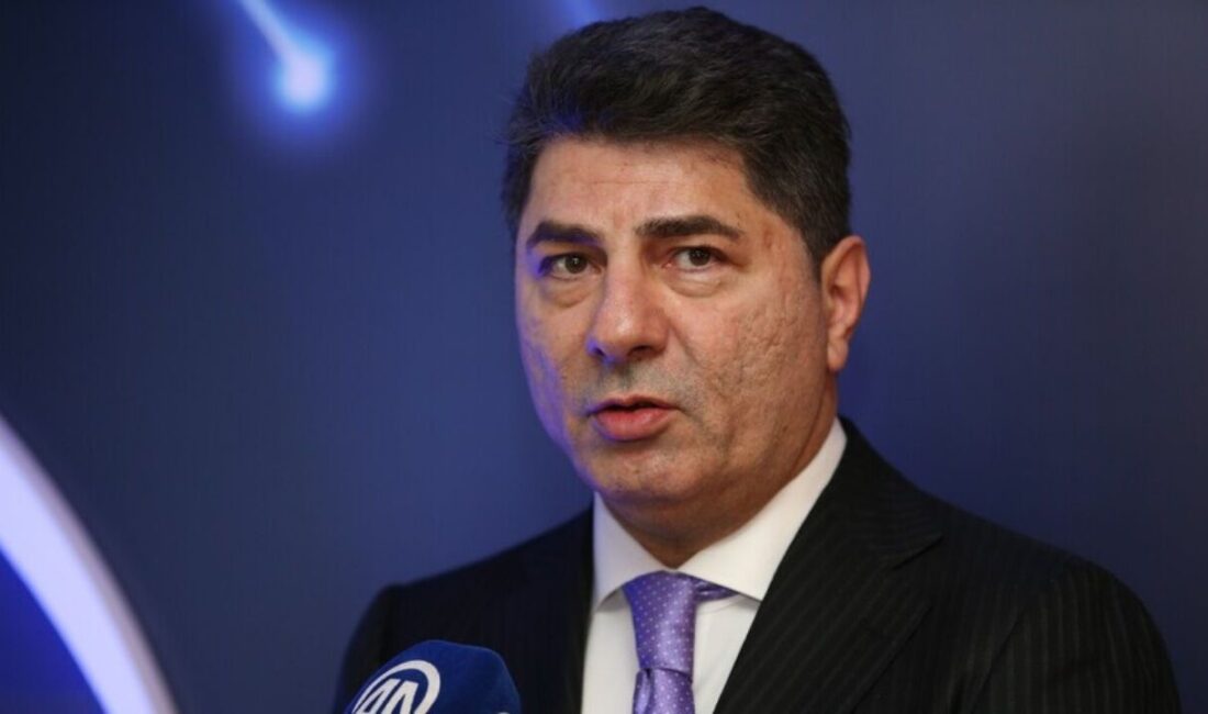 Mehmet Ali Aydınlar’ın aday olmayacağını açıklamasının ardından, iş insanı Hakan