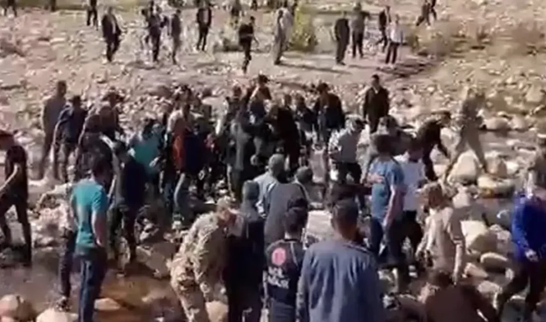 Şırnak’ta Acı Olay: 17 Yaşındaki Vefa Yıldırım Boğuldu Şırnak Güneyce Köyü'nde serinlemek için dereye giren 17 yaşındaki Vefa
