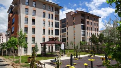 Malatya Yeşilyurt Yeşil Evler Sitesi'nde 18 yaşındaki B. Narinç parktaki