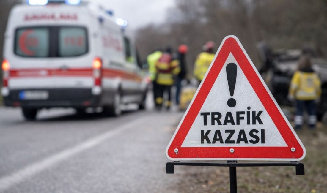 Rize'de kontrolden çıkan kamyondan atlayan Mustafa Ay, devrilen aracın altında