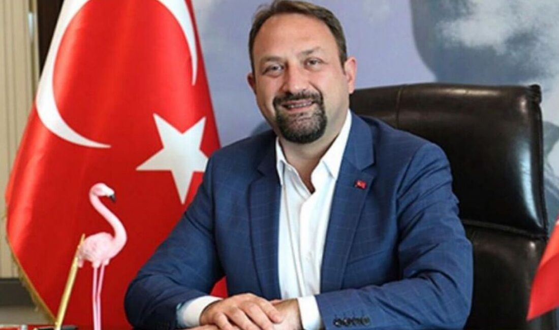 CHP İzmir’de Şok! Utku Gümrükçü Kimdir, Kaç Yaşında? 1981 İzmir doğumlu Utku Gümrükçü, CHP'deki devir teslim krizinin ardından